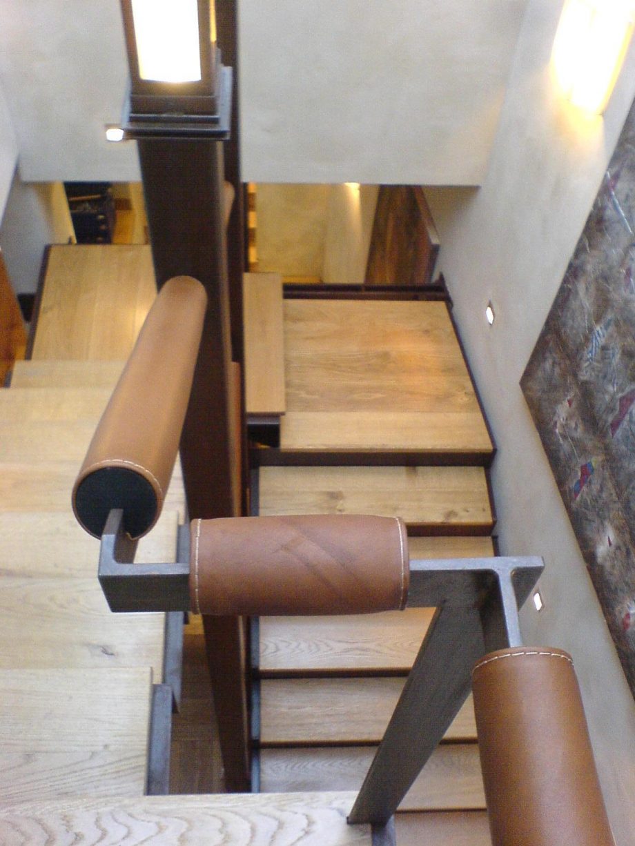 Escalier en bois, métal et cuire