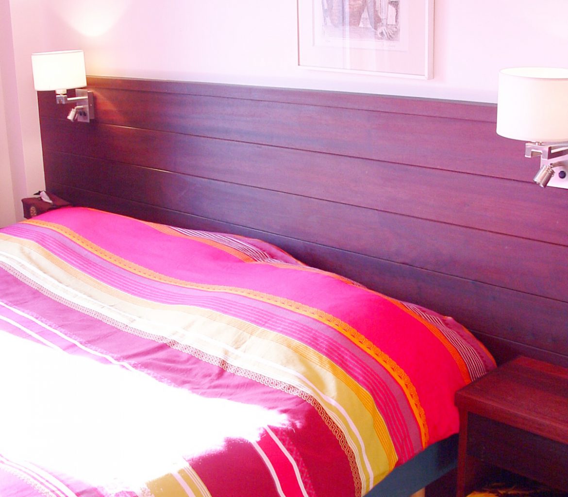 Tête de lit en bois sur mesure
