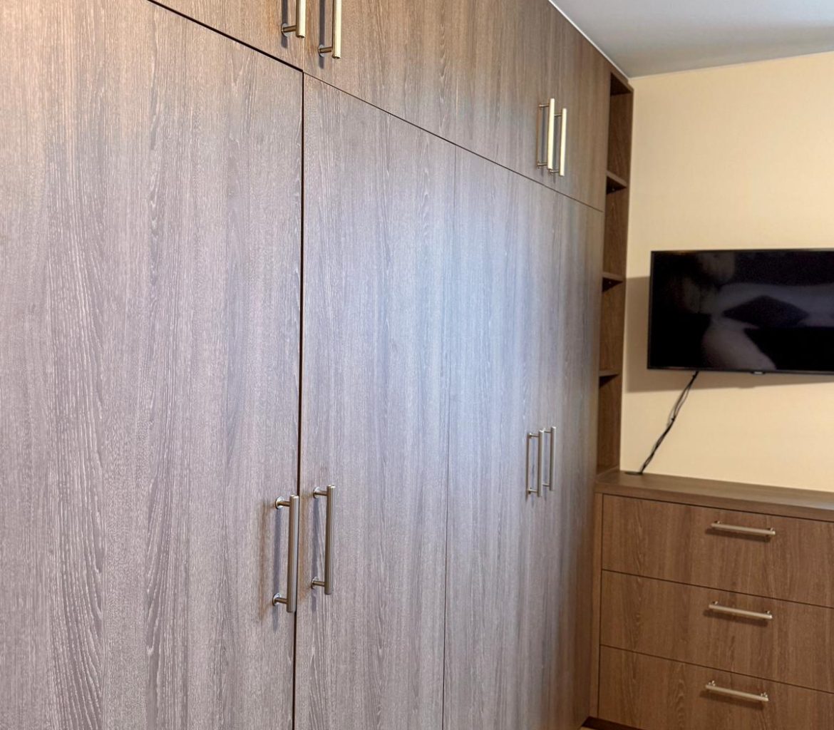 Dressing sur mesure en mélaminé imitation bois